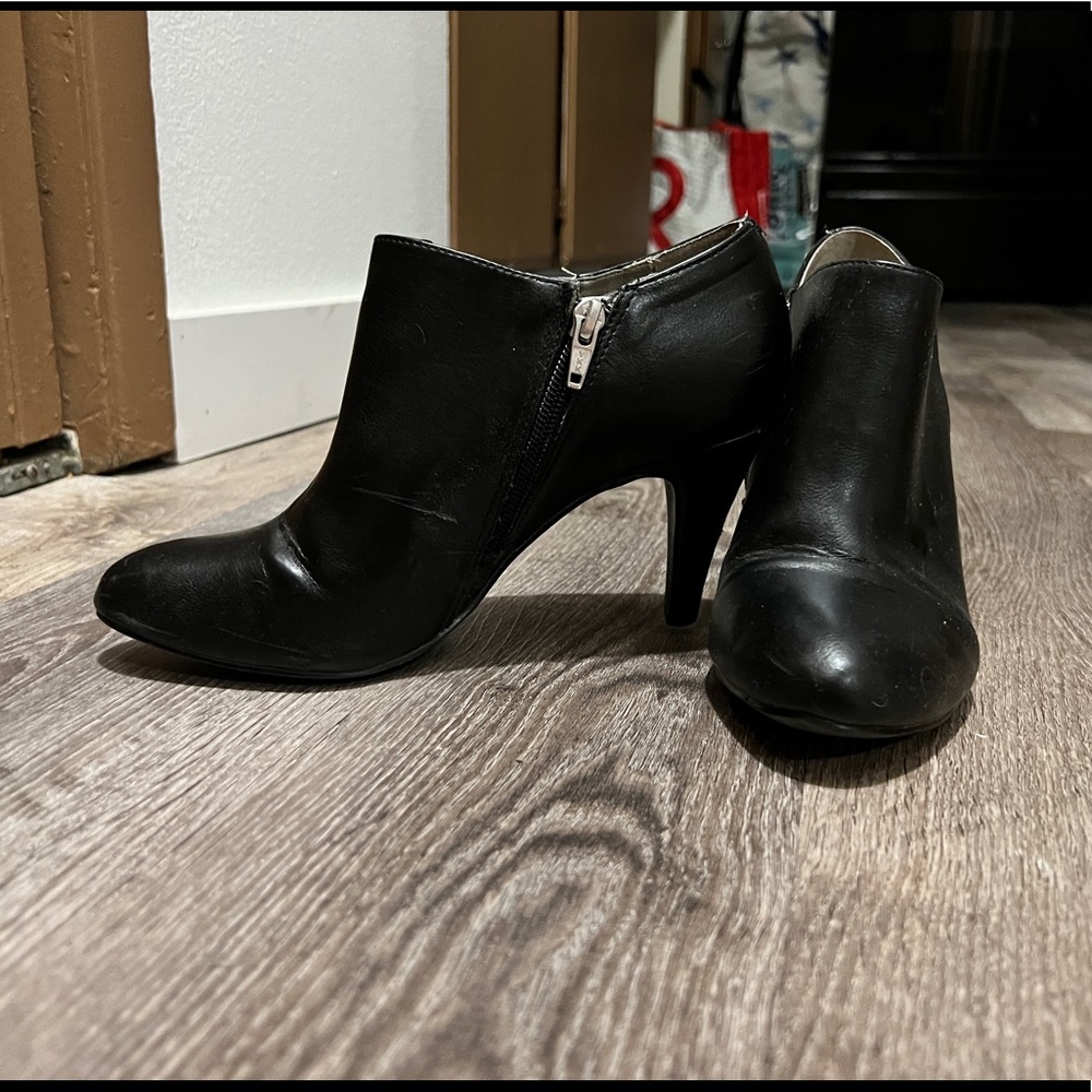 Black short heeled boots